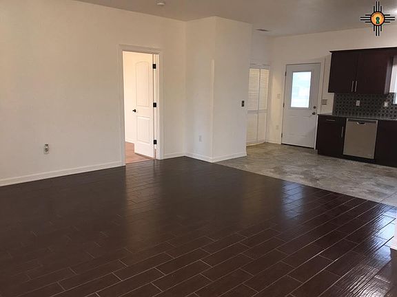 2nd image of 1001 W Berry Dr
