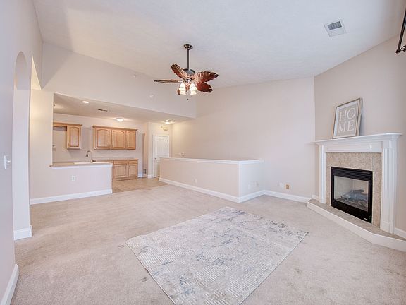 5th image of 227 Adams Pointe Blvd Unit 3