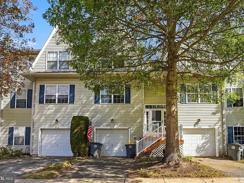 1st image of 204 Cherry St