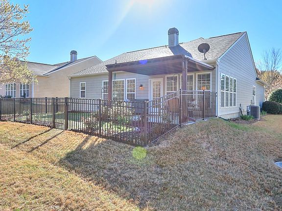 4th image of 1040 Delcove Way