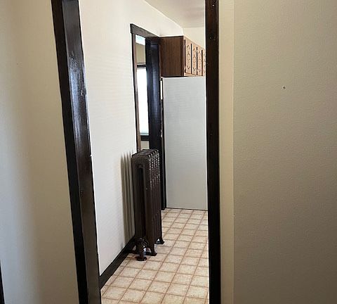 5th image of 518 Broad St
