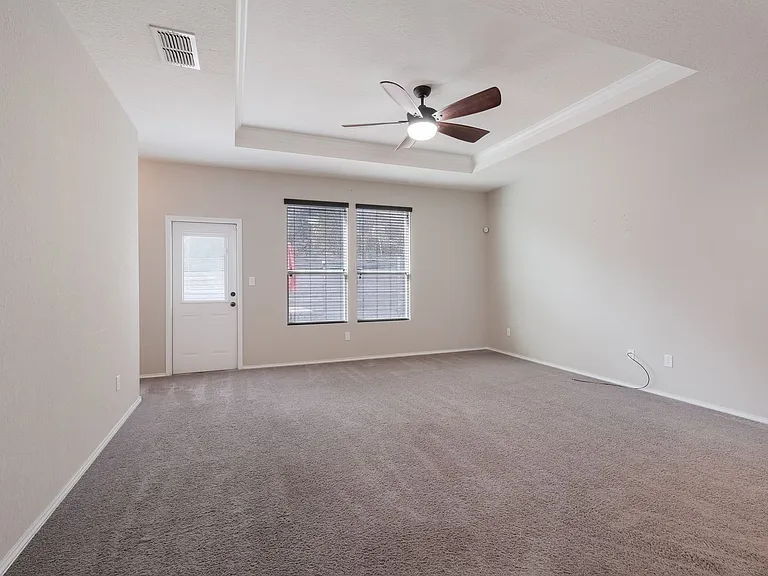 602 Trinity Mdw — Photo 18
