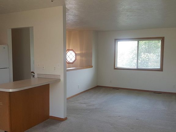 3rd image of 8010 Grand Oaks Dr