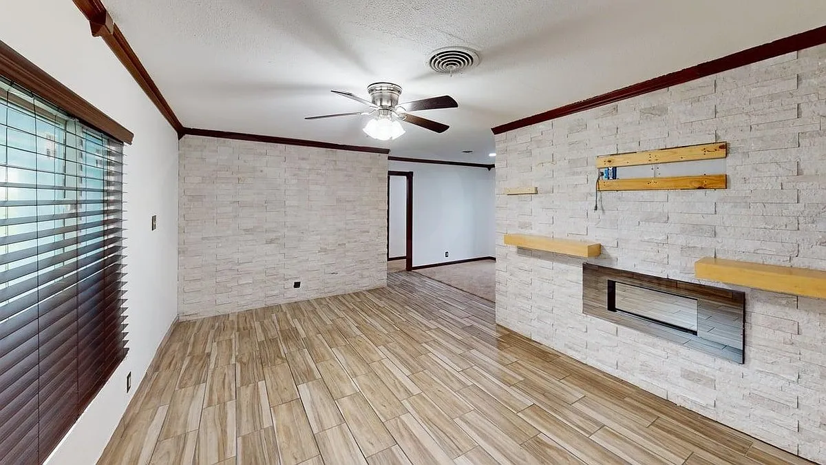 2 bed, 1.0 bath, 1006 sqft, $1,200 — Photo 4