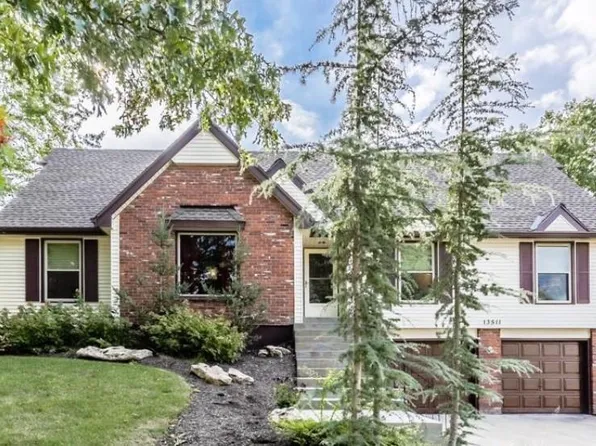 13511 S Locust St, Olathe, KS 66062