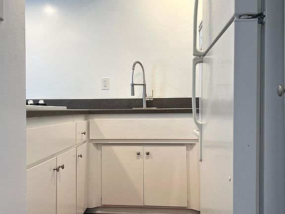 3rd image of 1627 N Poinsettia Pl APT 14