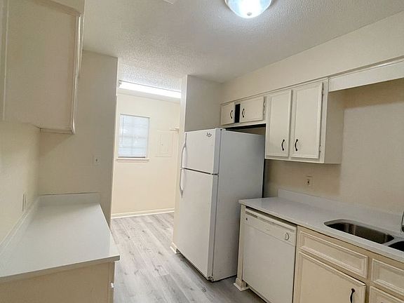 5th image of 351 Woodham Ct