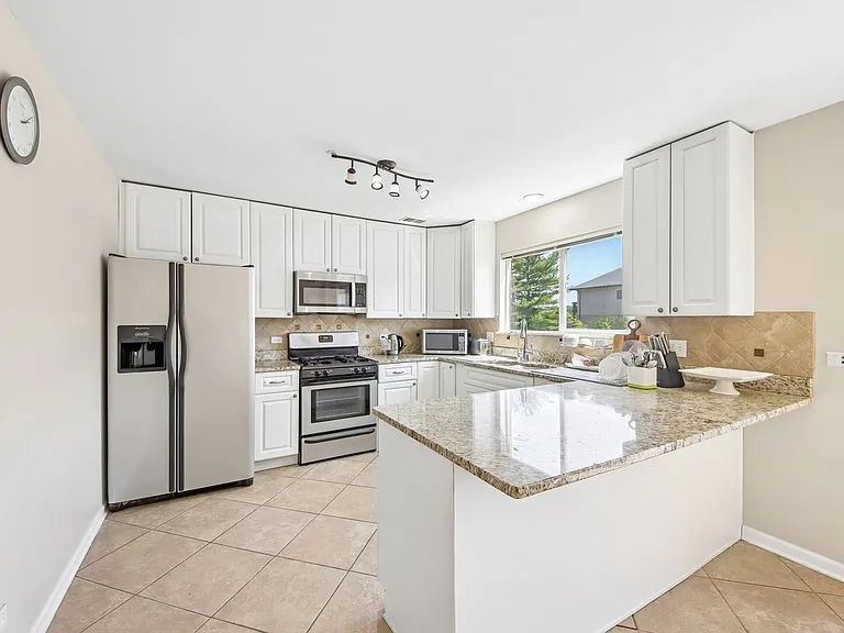 673 Fountainview Dr #673 — Photo 8