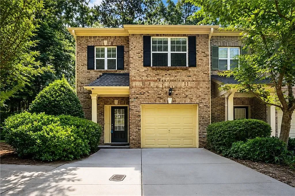 3 bed, 3.0 bath, 1680 sqft, $2,350 — Photo 1