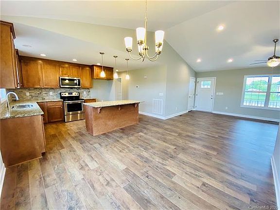 3rd image of 112 Loneheart Ln #28