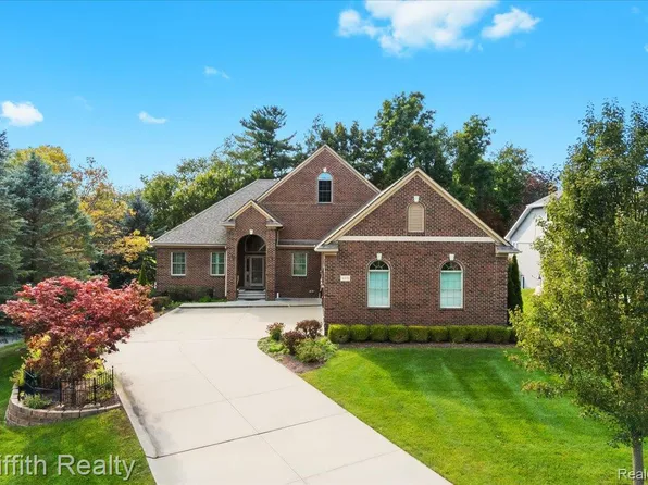 4908 Crooked Stick Ct, Brighton, MI 48116