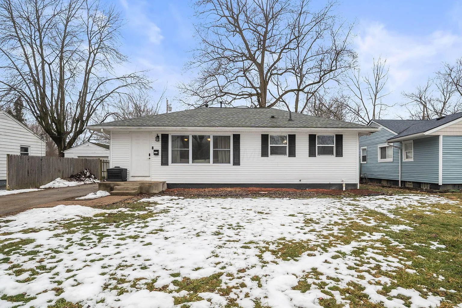 1243 Simpson Dr photo 1