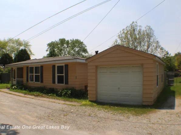 3486 Leroy Ln, Bay City, MI 48706