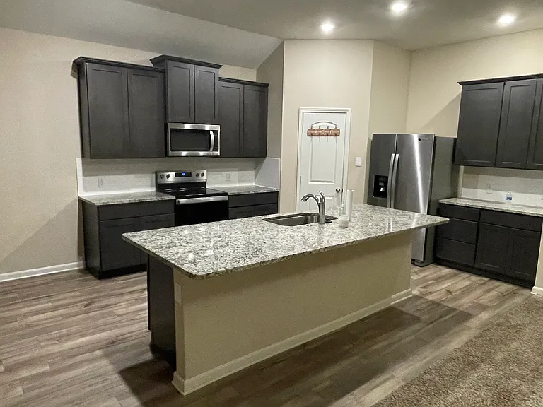 1714 Sandalwood Way — Photo 3