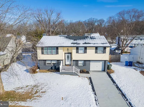 33 Sycamore Dr, Burlington, NJ 08016