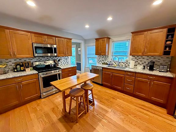 2nd image of 9 Acton St