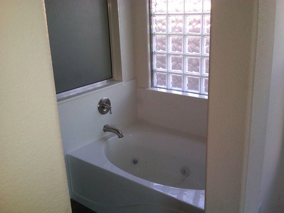 2nd image of 27 W Pasture Canyon Dr