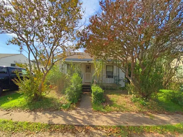 919 S Adams St, Mc Gregor, TX 76657