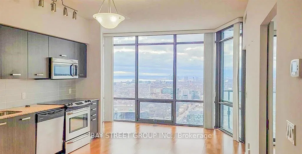3 bed, $1,600 — Photo 3