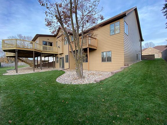 2nd image of 811 E Valley Dr