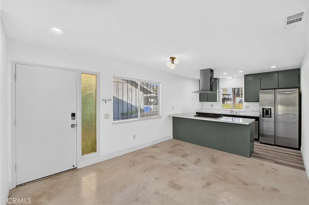 2 bed, 2.0 bath, 1363 sqft, $3,200 — Photo 4