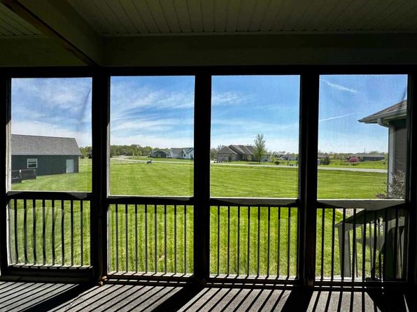1426 Walter Mapp Dr, Riverside, IA 52327