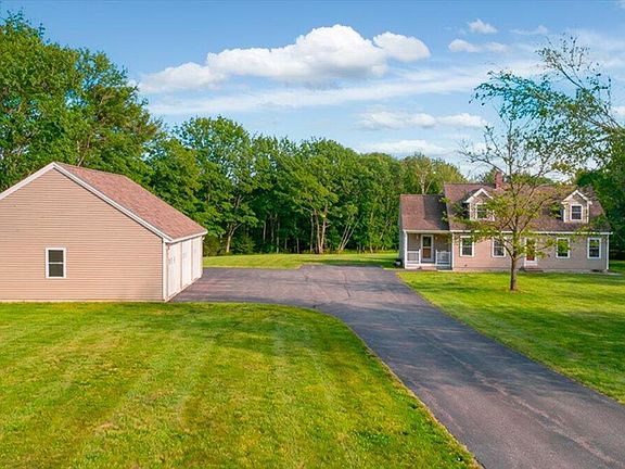 2nd image of 371 Maquoit Road