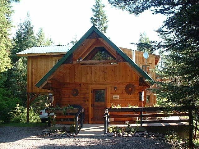 Front of Cabin and Circle Drive