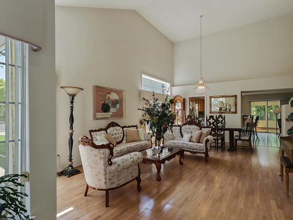 5th image of 710 Larkspur Dr