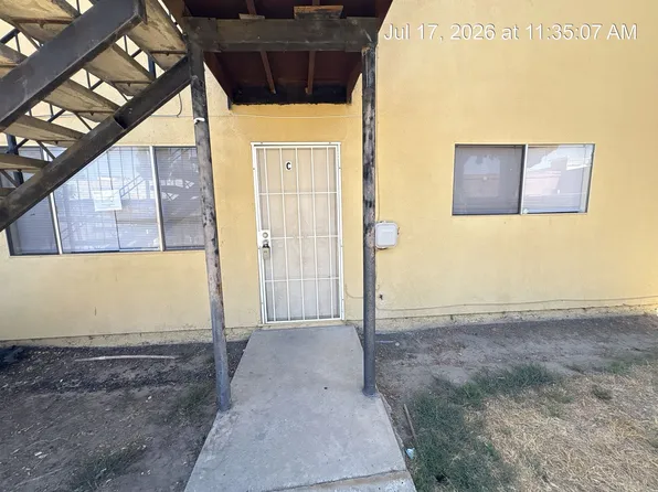 2677, 81 E Hazelwood Ln APT C, Lemoore, CA 93245
