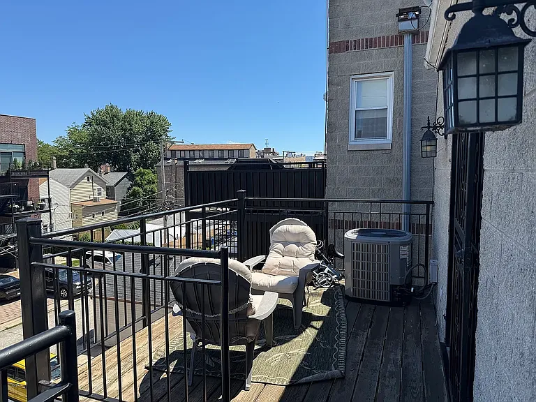 1444 W Walton St #3 — Photo 15