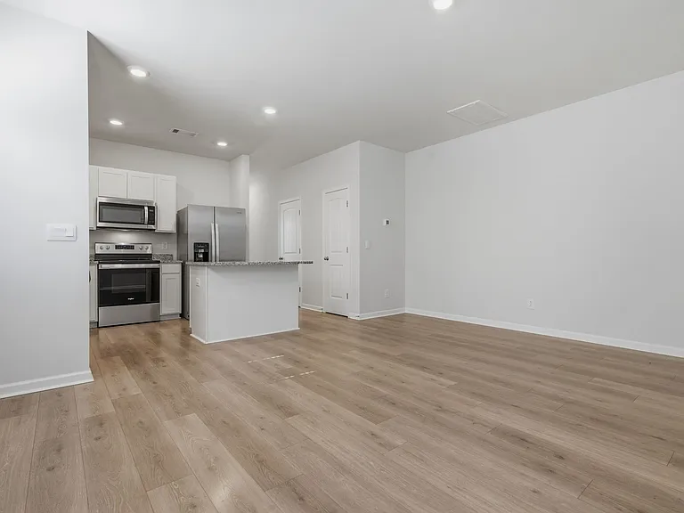 129 Cecil Rd — Photo 9