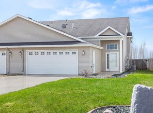 823 Cinnamon Ridge Pl, West Fargo, ND 58078