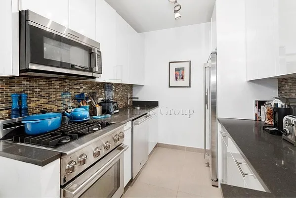 Rented by Bouklis Group | media 10