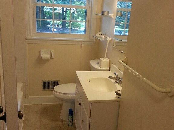5th image of 2811 Bell Dr SE