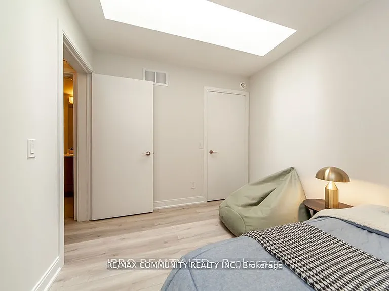 315 Village Green Sq #Townhouse 51 — Photo 35