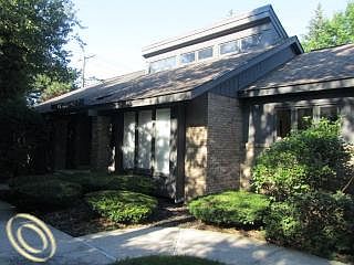 1st image of 5501 Woodland Ct #1