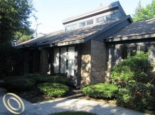 5501 Woodland Ct #1, West Bloomfield, MI 48322