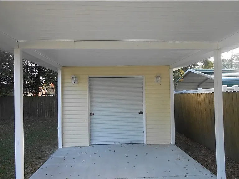 1402 Vance Dr — Photo 3