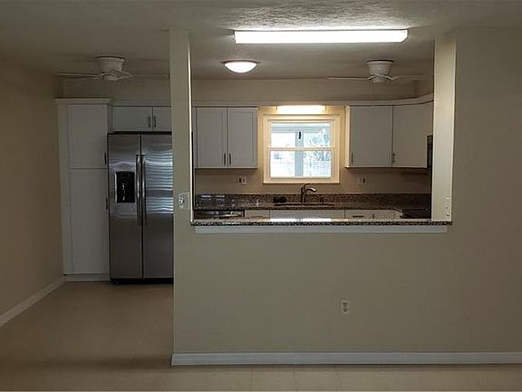 5th image of 832 Oakmont Ave