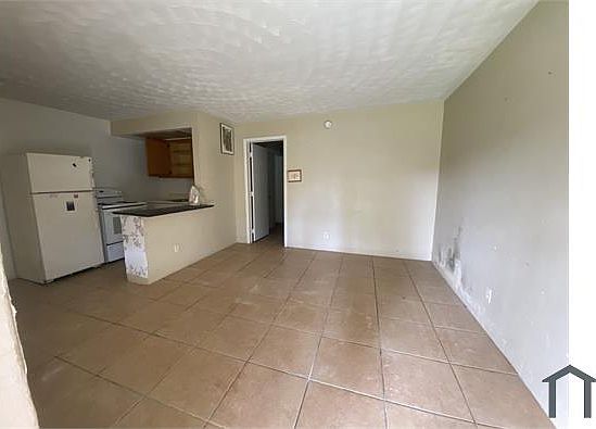 1st image of 1014 NW 5th Ave APT 2
