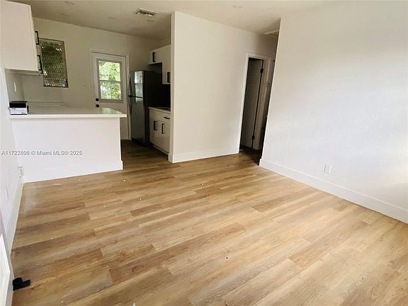 5th image of 2337 NW 15th Ct