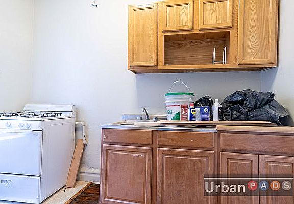 3rd image of 208 Sullivan Pl #B4