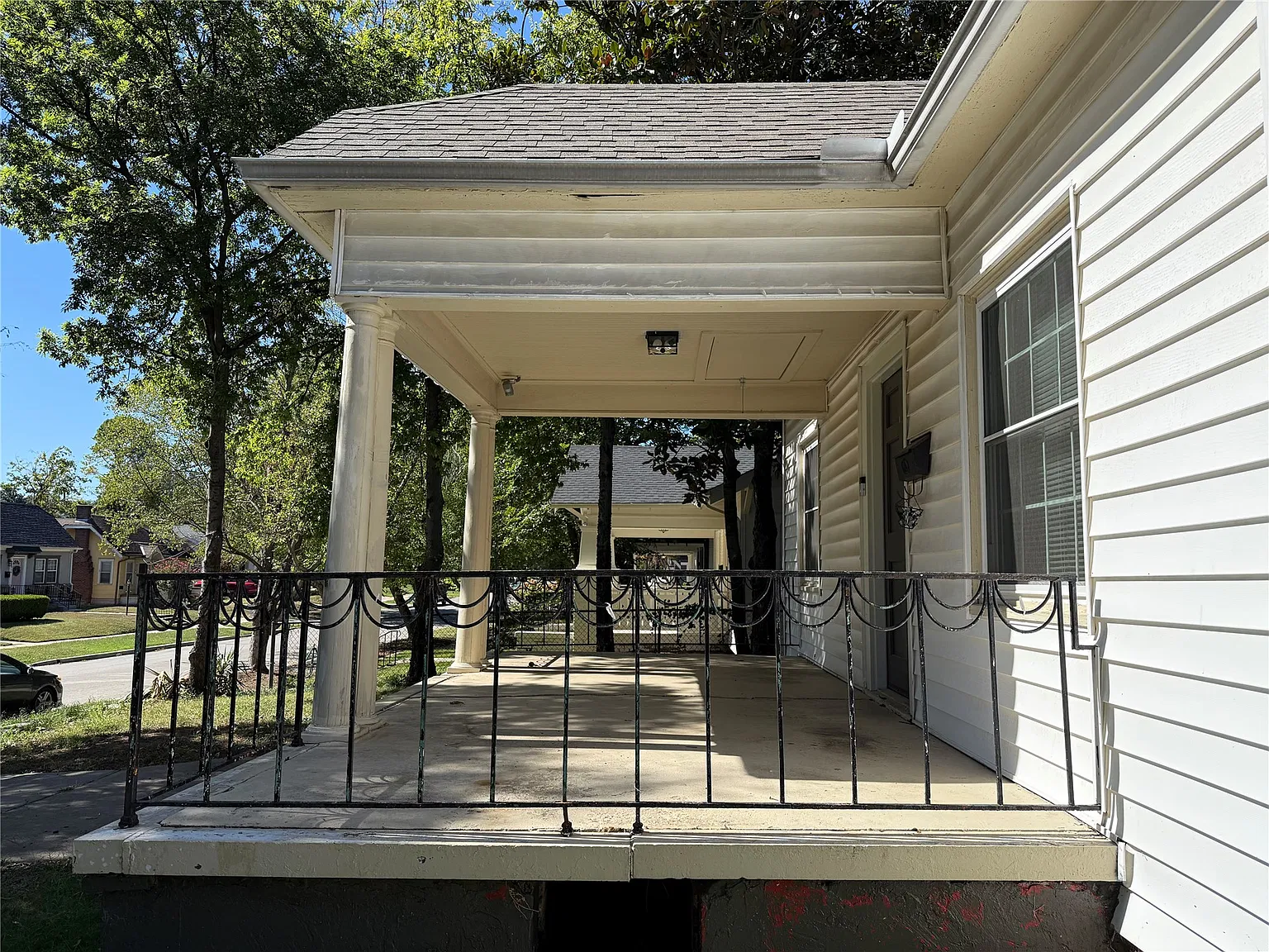 3 bed, 1.0 bath, 1222 sqft, $1,600 — Photo 2