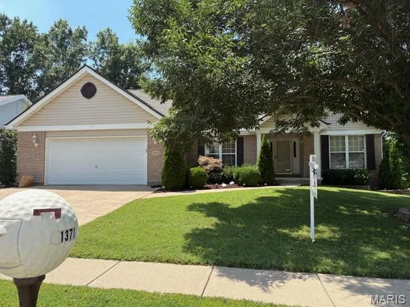 1371 Shelby Point Dr, O'Fallon, MO 63366