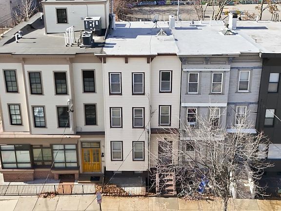 2nd image of 217 Brunswick St