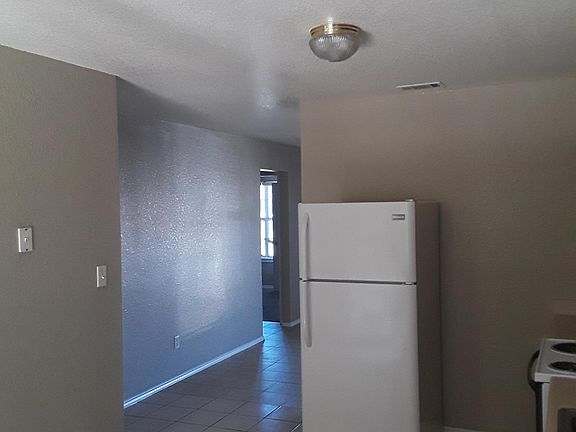 5th image of 2805 Leroy Cir APT B