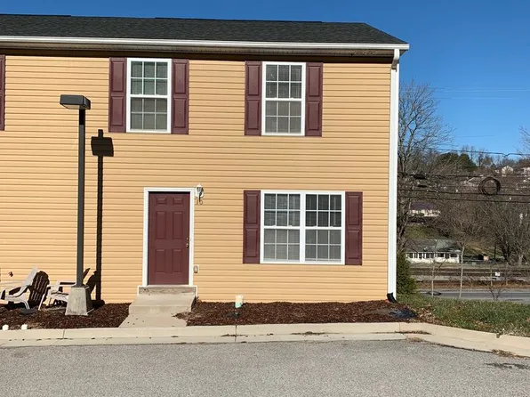 10 Station Ln NE, Christiansburg, VA 24073