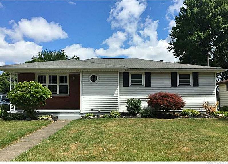 1st image of 9 Thomas Dr