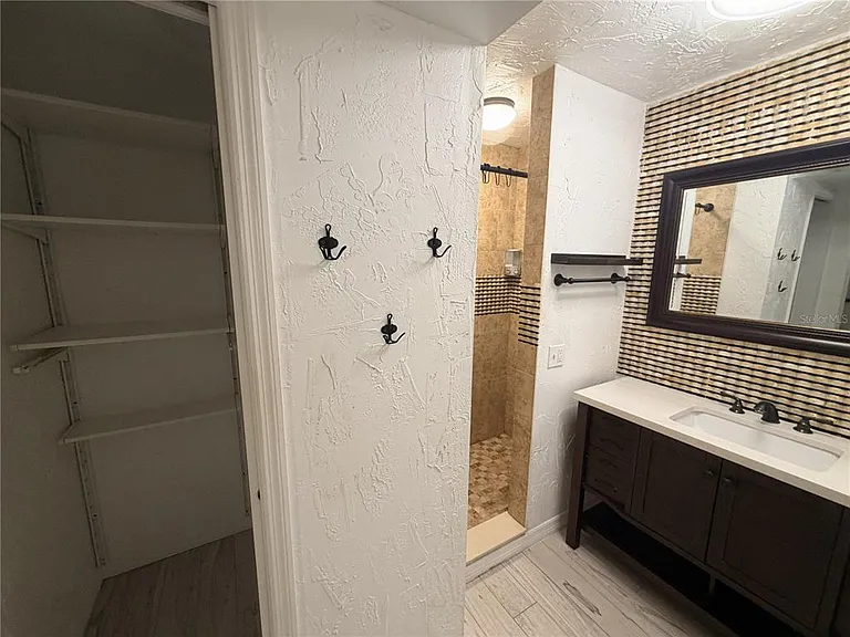 1707 W Comanche Ave — Photo 5
